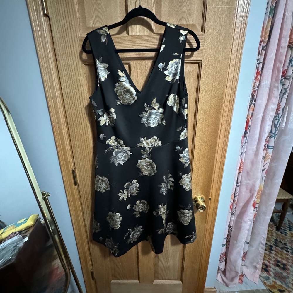 White House Black Market black gold and silver flower dress. * NEW WITH Tags*